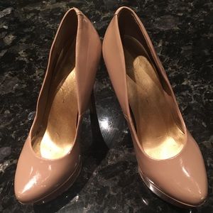 Jessica Simpson stilettos